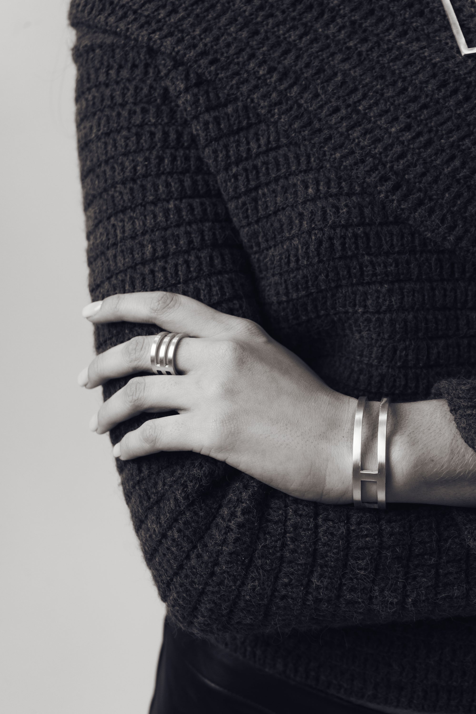 DUAL CUFF