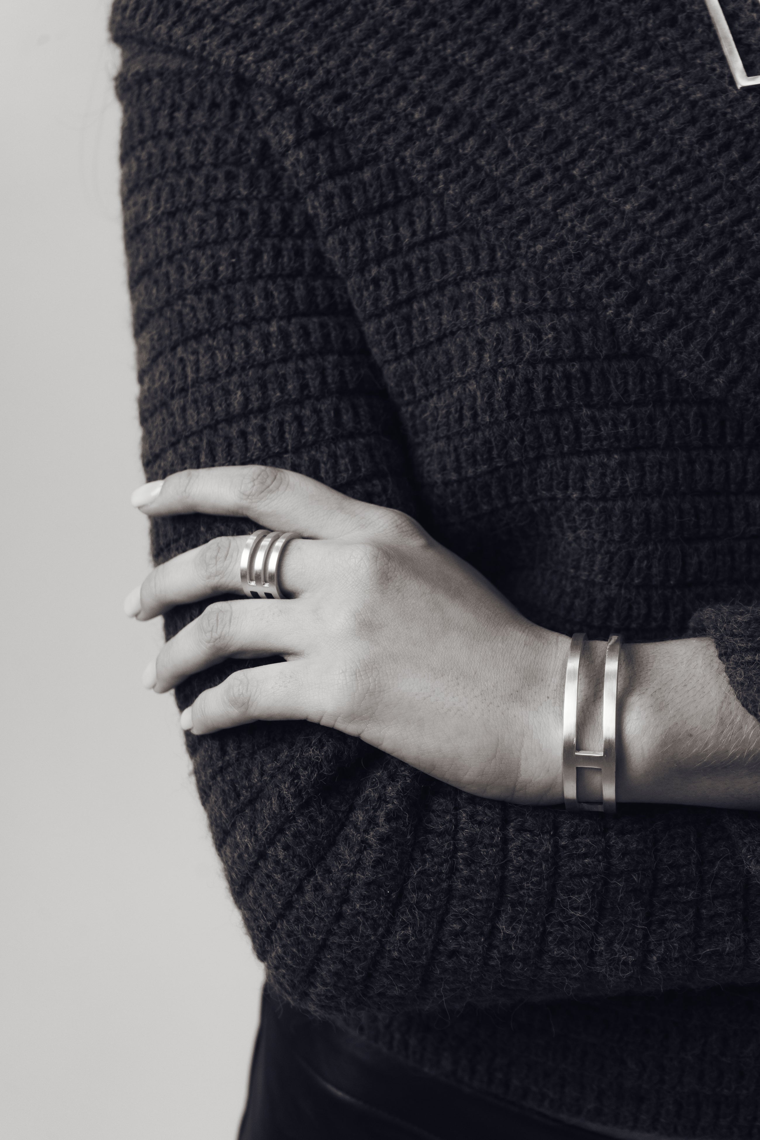 DUAL CUFF